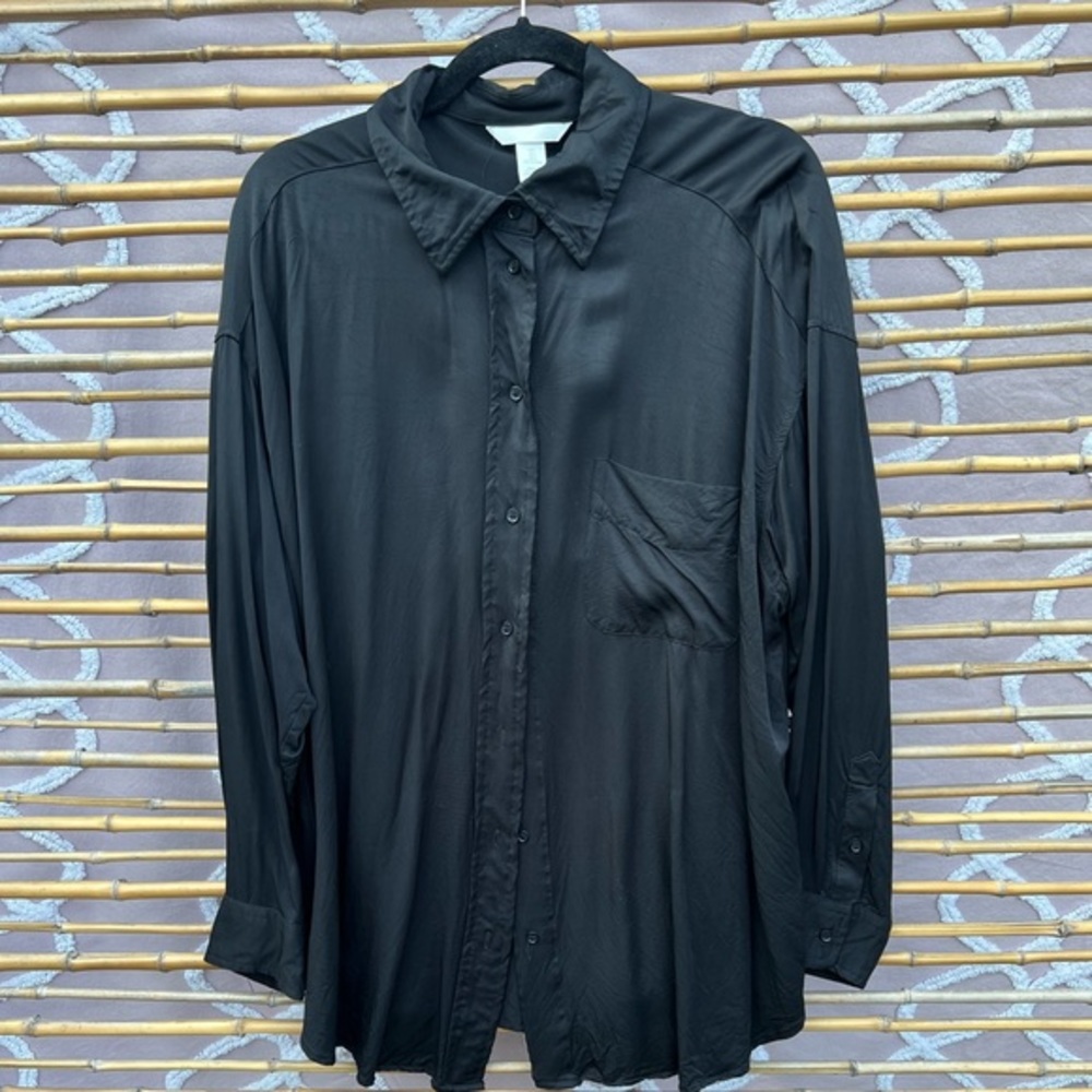 Woman’s H&M black satin button-down top oversized NWOT